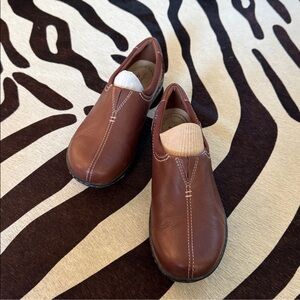 Clark’s Women’s Ashland Joy Leather Slip on Loafer Shoes Sz 8.5 Brown Black